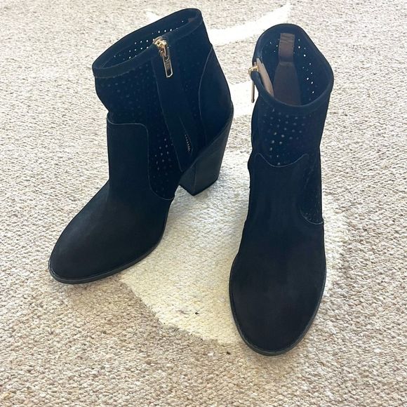 Anthropologie Ryan Perforated Suede Heeled Ankle Boots in Black Size 8 - Picture 2 of 11